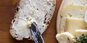 Beitragsbild des Blogbeitrags Burgeralm: Ein Muss für Käseliebhaber 