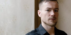Beitragsbild des Blogbeitrags Kultur im Wohnzimmer: Robert Prosser liest aus „Gemma Habibi“
