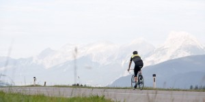 Beitragsbild des Blogbeitrags Meine liebsten Frühlings-Rennradtouren in und um Tirol