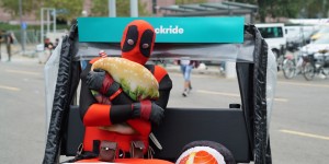 Beitragsbild des Blogbeitrags Deliveroo versorgt Cosplayer auf Gamescom 2018 mit kostenlosem #snackride 