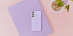 Beitragsbild des Blogbeitrags Samsung präsentiert das Galaxy S22 in der neuen stylischen Bora Purple Edition 