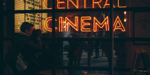 Beitragsbild des Blogbeitrags Poetische Sprachlosigkeit, großes Kino und selbstgemachtes Popcorn  #Leben #Liebe #Literatur 