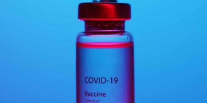 Beitragsbild des Blogbeitrags Dominostein #1: Die amerikanische FDA genehmigt das Pharmaprodukt von Pfizer #covid-19 