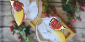 Beitragsbild des Blogbeitrags Gin Fizz Cocktail Rezept mit Feigen