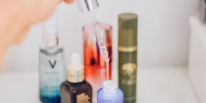 Beitragsbild des Blogbeitrags Wieso du sofort anfangen solltest ein Gesichts-Serum zu benutzen!