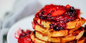 Beitragsbild des Blogbeitrags French Toast mit leckeren roten Beeren