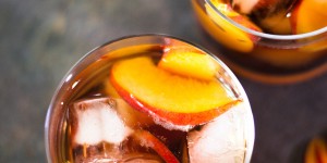 Beitragsbild des Blogbeitrags Bourbon Sweet Tea Cocktail Rezept