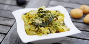 Beitragsbild des Blogbeitrags Kohl/Wirsing mit Kartoffeln und Kokosflocken