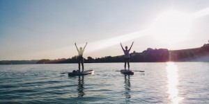 Beitragsbild des Blogbeitrags SUP Surf-Yoga Frühstück am Mattsee 