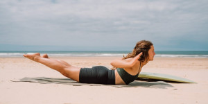 Beitragsbild des Blogbeitrags Try these 3 Yoga Poses for Surf Beginners 