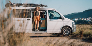 Beitragsbild des Blogbeitrags What to Pack for a Surf trip: free Download