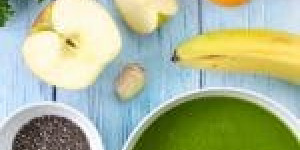 Beitragsbild des Blogbeitrags Mandarinen-Apfel-Bananen-Smoothie mit Grünkohl & Ingwer