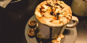 Beitragsbild des Blogbeitrags #coffeelove: Selfmade Toffee Nut Latte 