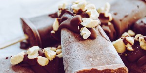 Beitragsbild des Blogbeitrags Cremige Schoko-Cashew Popsicles (vegan)