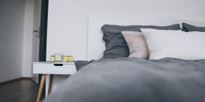 Beitragsbild des Blogbeitrags Roomtour: Bedgasm and I have nothing to wear