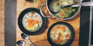Beitragsbild des Blogbeitrags Gemüsesuppe mit Bröselknödel 